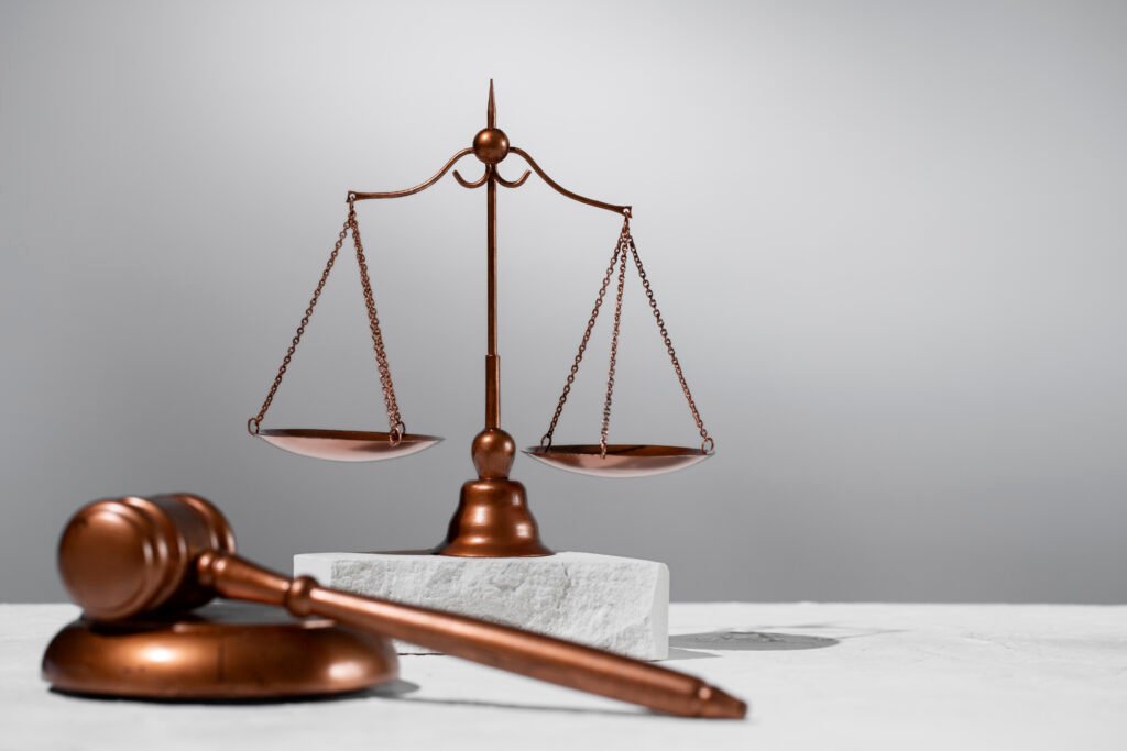 Perito e Assistente Técnicoem Processos Judiciais 1 still life with scales justice